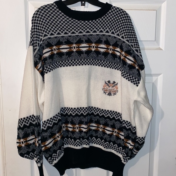 Vintage 90s Badge Crewneck Sweater - Picture 2 of 8